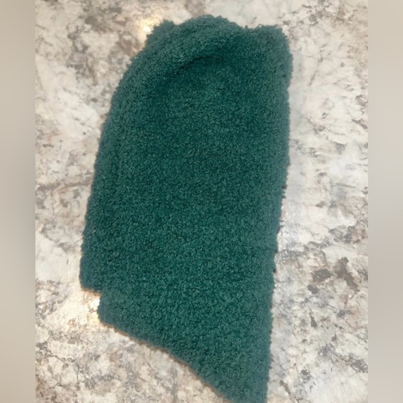 VS PINK Logo Marshmallow socks Green NWT - Picture 2 of 5